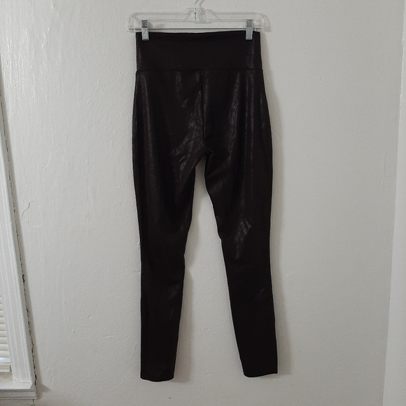 Assets by Spanx Faux Leather Crackle Leggings Hi Rise Wine Black Medium - Picture 3 of 8